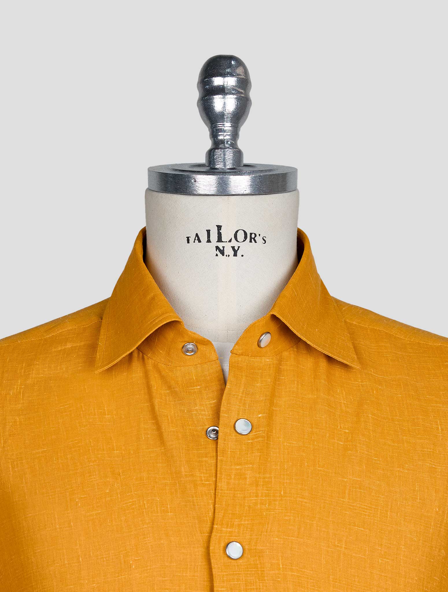 Kiton Светло-коричневая льняная рубашка