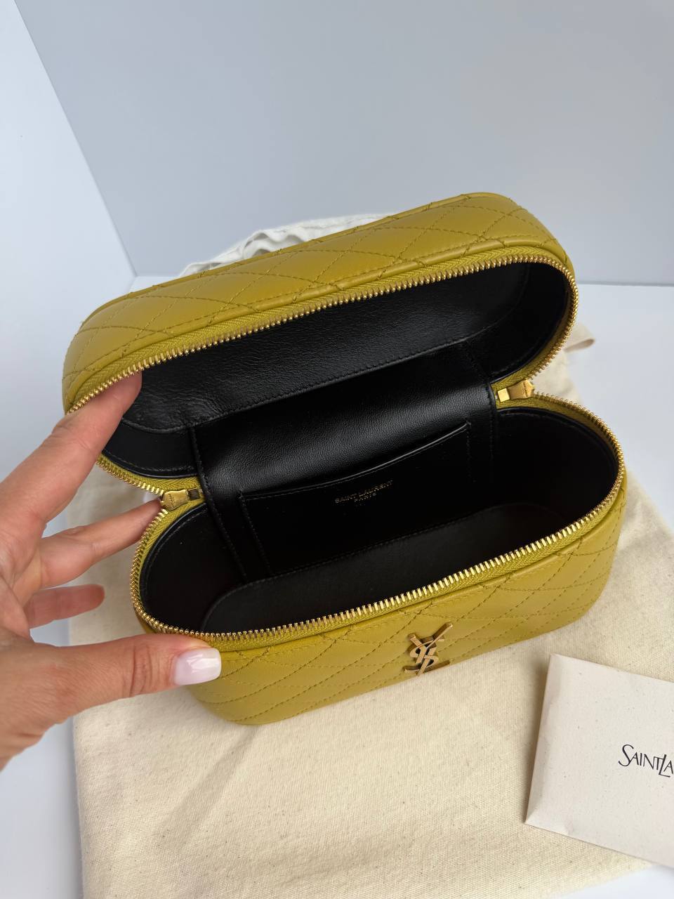 Мини сумочка Saint Laurent GABY VANITY IN LAMBSKIN